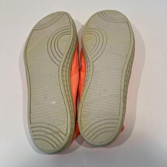 NWT Old Navy Canvass Slip On Sneakers Women's Size 8 - Picture 4 of 5